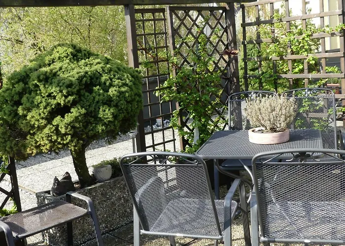 Weingut & Gaestehaus Edwin Hoffmann *