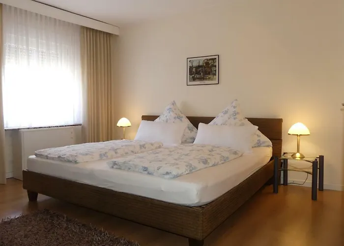 Weingut & Gaestehaus Edwin Hoffmann בית אירוח